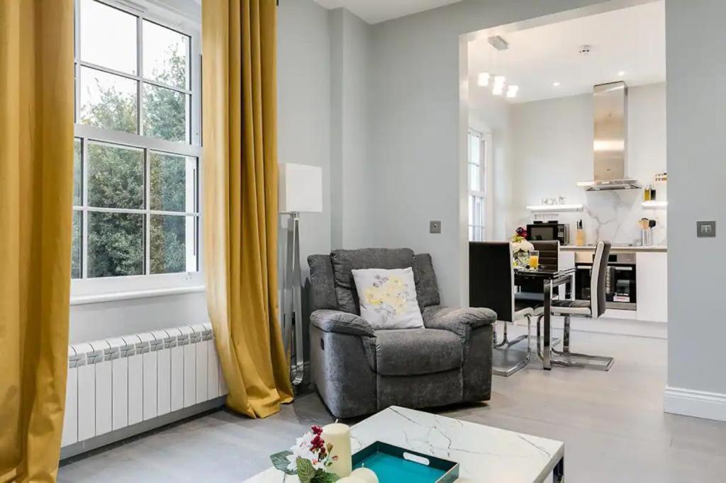 Modern 3 And 2 Bedroom Flat In Central With Installed Ac * Londres