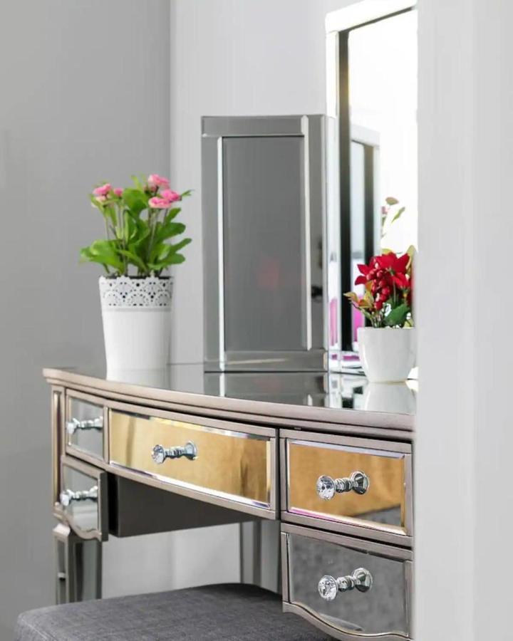 Modern 3 And 2 Bedroom Flat In Central With Installed Ac Apartamento