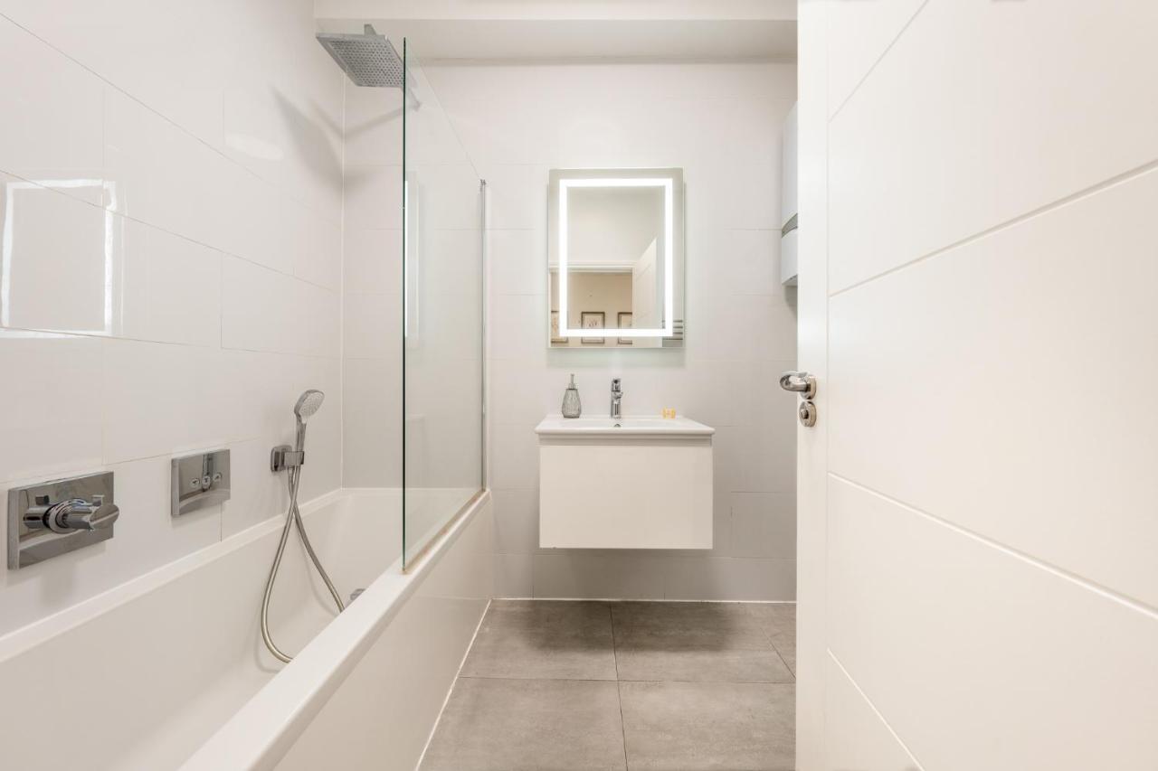 Modern 3 And 2 Bedroom Flat In Central With Installed Ac * Londres