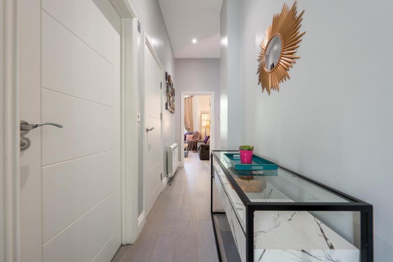 Modern 3 And 2 Bedroom Flat In Central With Installed Ac Londres