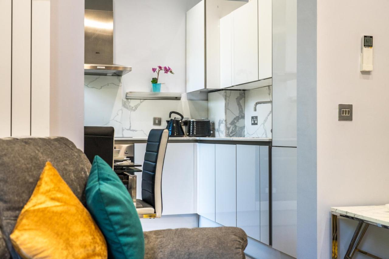 Modern 3 And 2 Bedroom Flat In Central With Installed Ac Apartamento