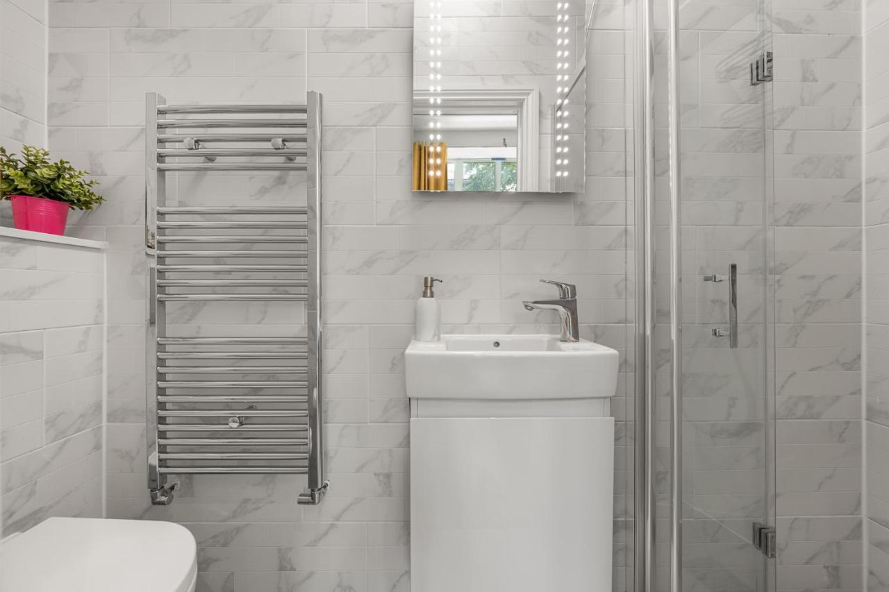 Modern 3 And 2 Bedroom Flat In Central With Installed Ac Apartamento