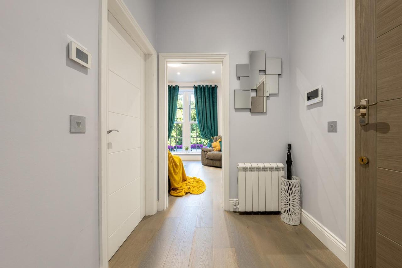 Modern 3 And 2 Bedroom Flat In Central With Installed Ac Apartamento
