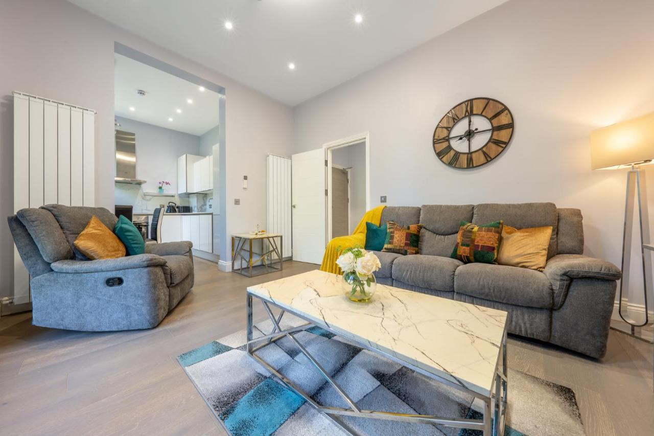 Modern 3 And 2 Bedroom Flat In Central With Installed Ac Londres