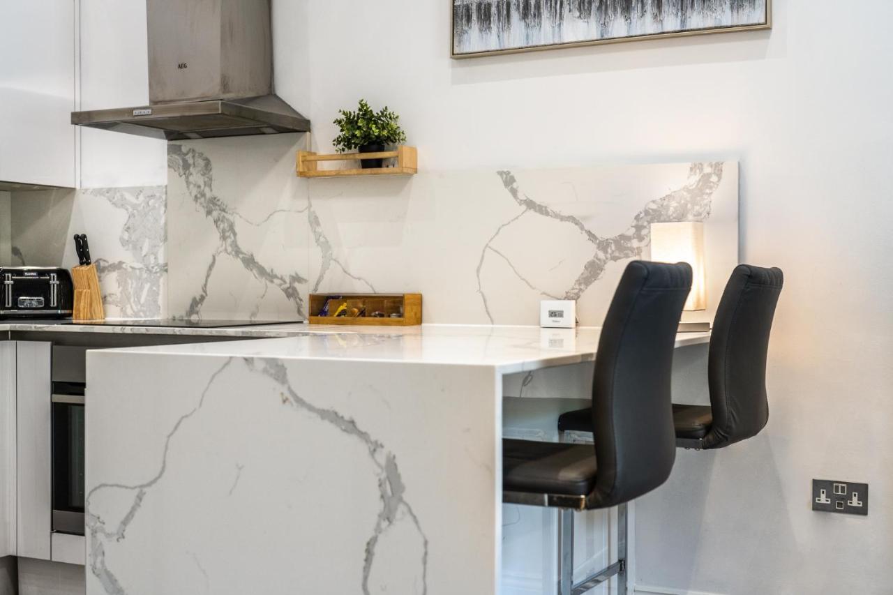 Modern 3 And 2 Bedroom Flat In Central With Installed Ac * Londres