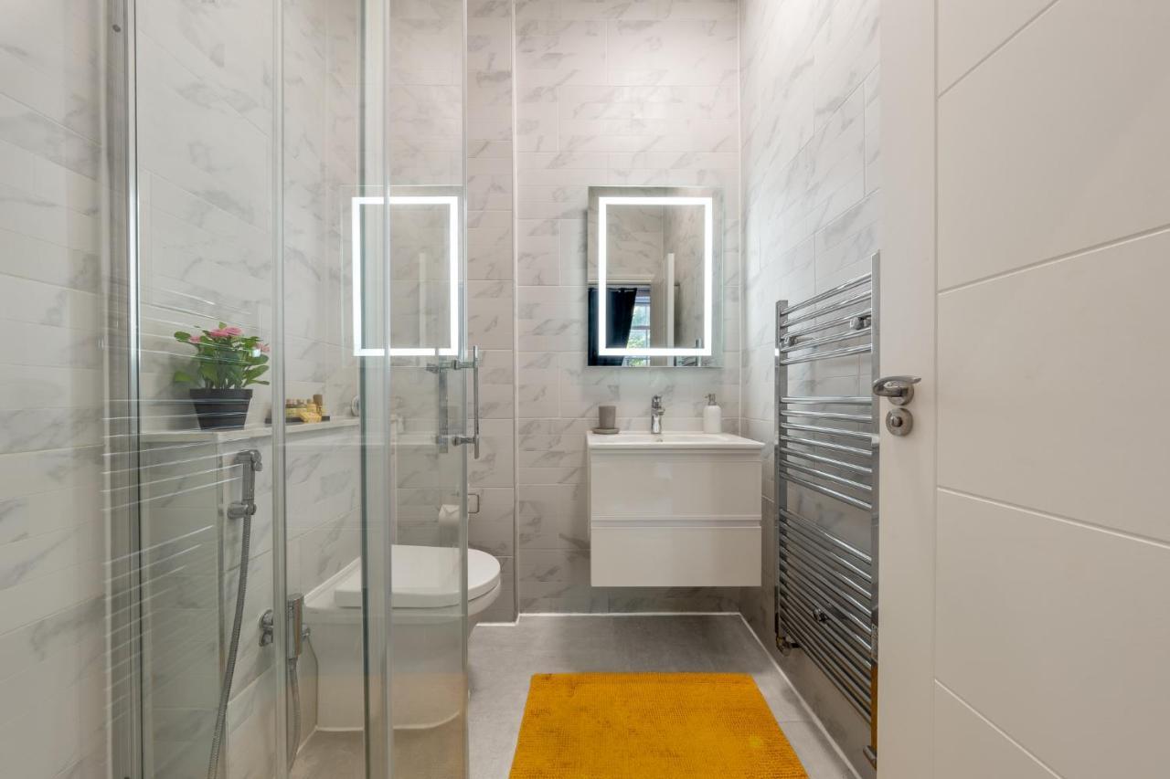 Modern 3 And 2 Bedroom Flat In Central With Installed Ac Apartamento *