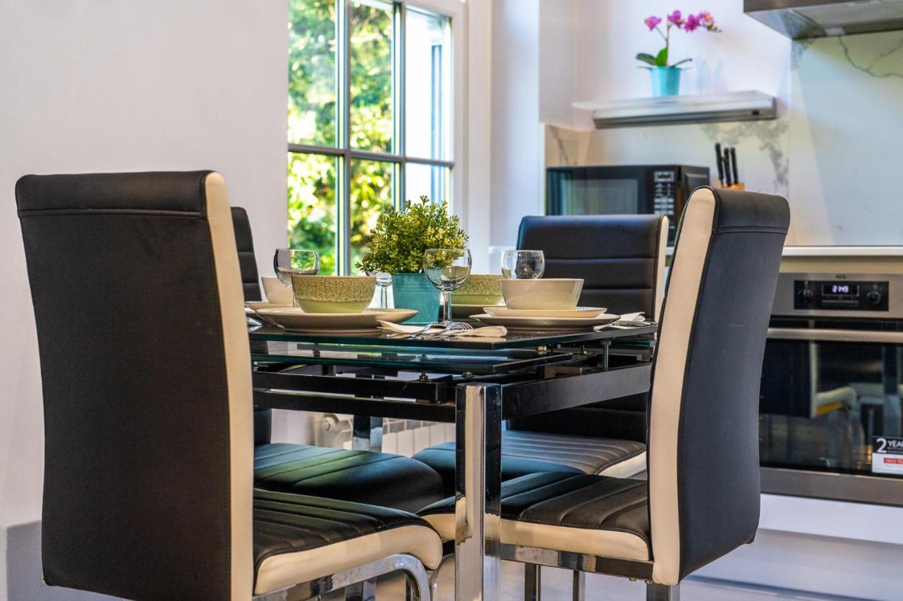 Modern 3 And 2 Bedroom Flat In Central With Installed Ac Londres